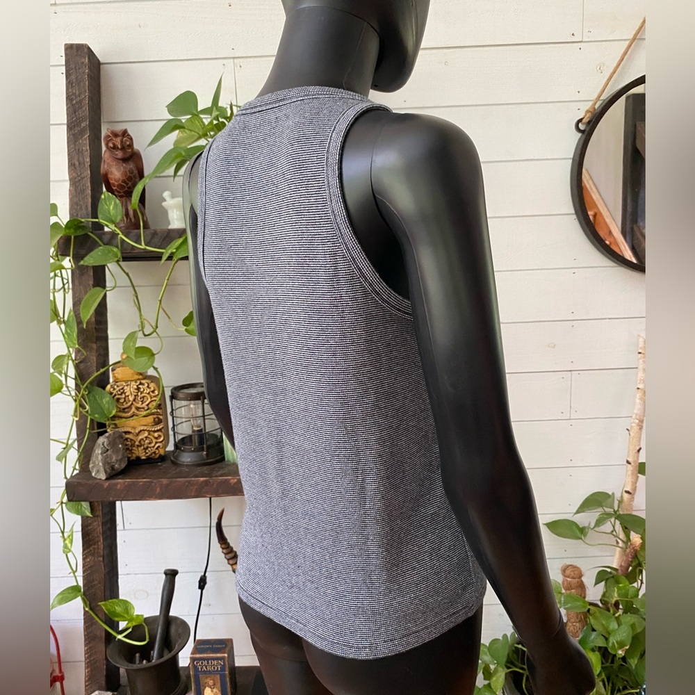 American Eagle: Black & White Top - Picture 15 of 17